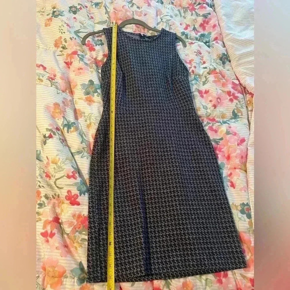 Banana Republic | Blue and Grey Houndstooth Patterned Sheath Dress | Size 4 - Picture 4 of 5